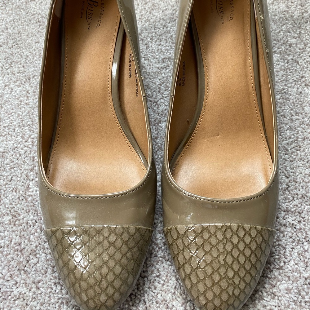 Soft sole pumps - muted grey-green